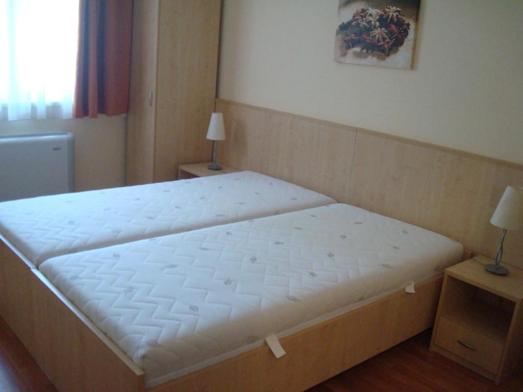 Carpe Diem Apartment Hajduszoboszlo Room photo