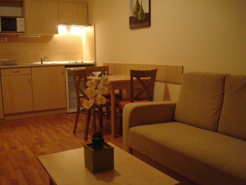 Carpe Diem Apartment Hajduszoboszlo Room photo