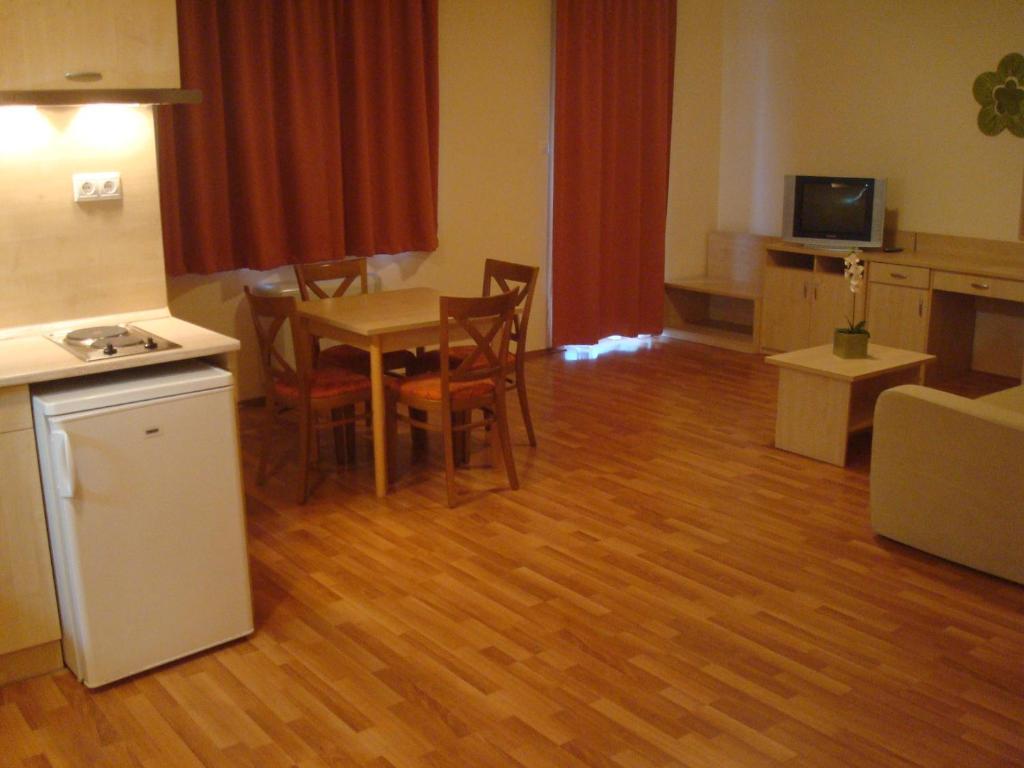 Carpe Diem Apartment Hajduszoboszlo Room photo